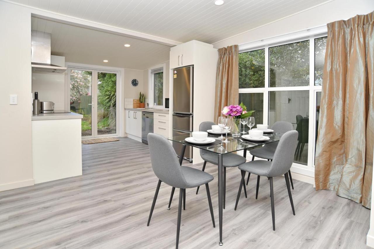 Albemarle Villa - Christchurch Holiday Homes ภายนอก รูปภาพ