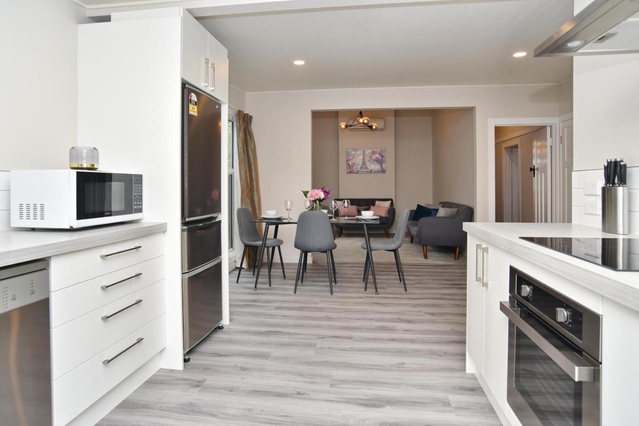 Albemarle Villa - Christchurch Holiday Homes ภายนอก รูปภาพ